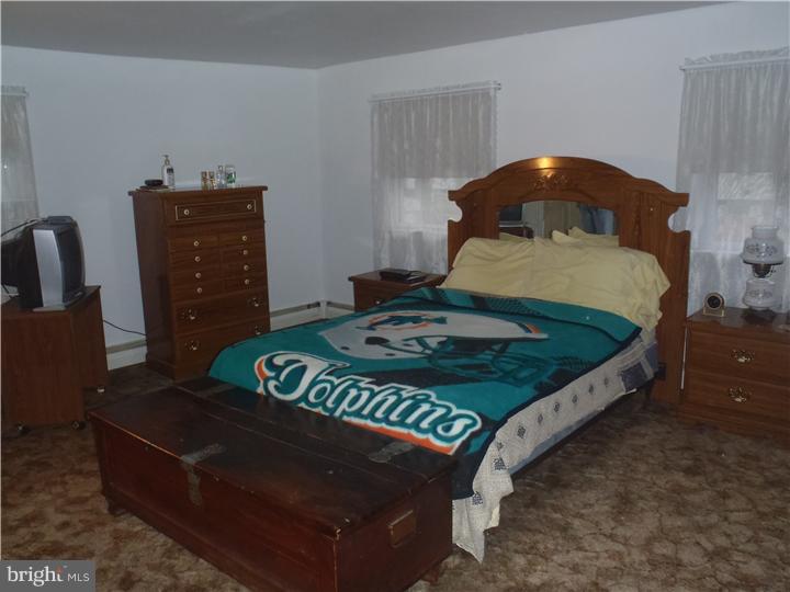 927 Rosa Avenue Croydon, PA 19021 - Photo 9 of 10 Bedroom - Main