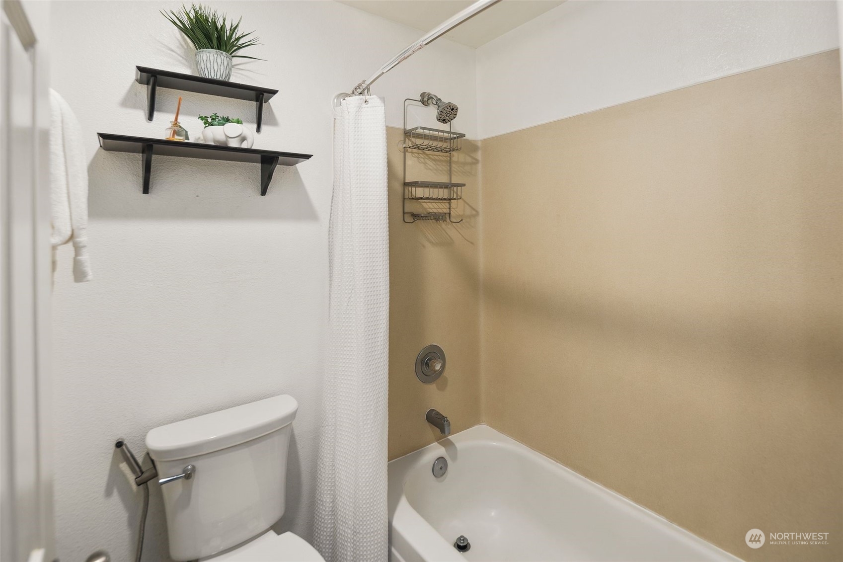 580 Front Street South, Unit C113 Issaquah, WA 98027 - Photo 21 of 31 a bathroom with a bathtub and a toilet