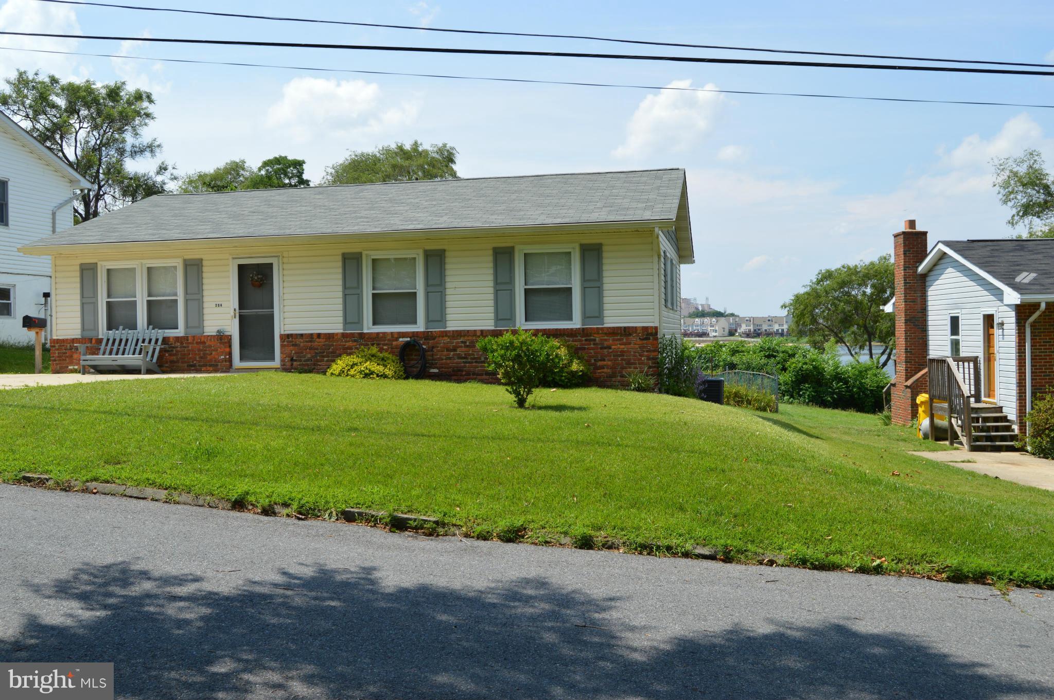 204 Harlem Road Pasadena, MD 21122 - Photo 2 of 20 Exterior (Front)