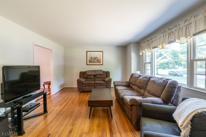 280 Farmer Road Bridgewater, NJ 08807 - Photo 4 of 27