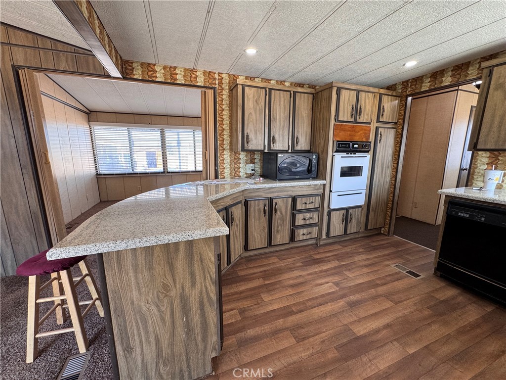 25544 Jasper Road Barstow, CA 92311 - Photo 15 of 61 Kitchen