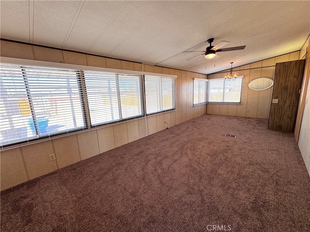 25544 Jasper Road Barstow, CA 92311 - Photo 17 of 61 Family room