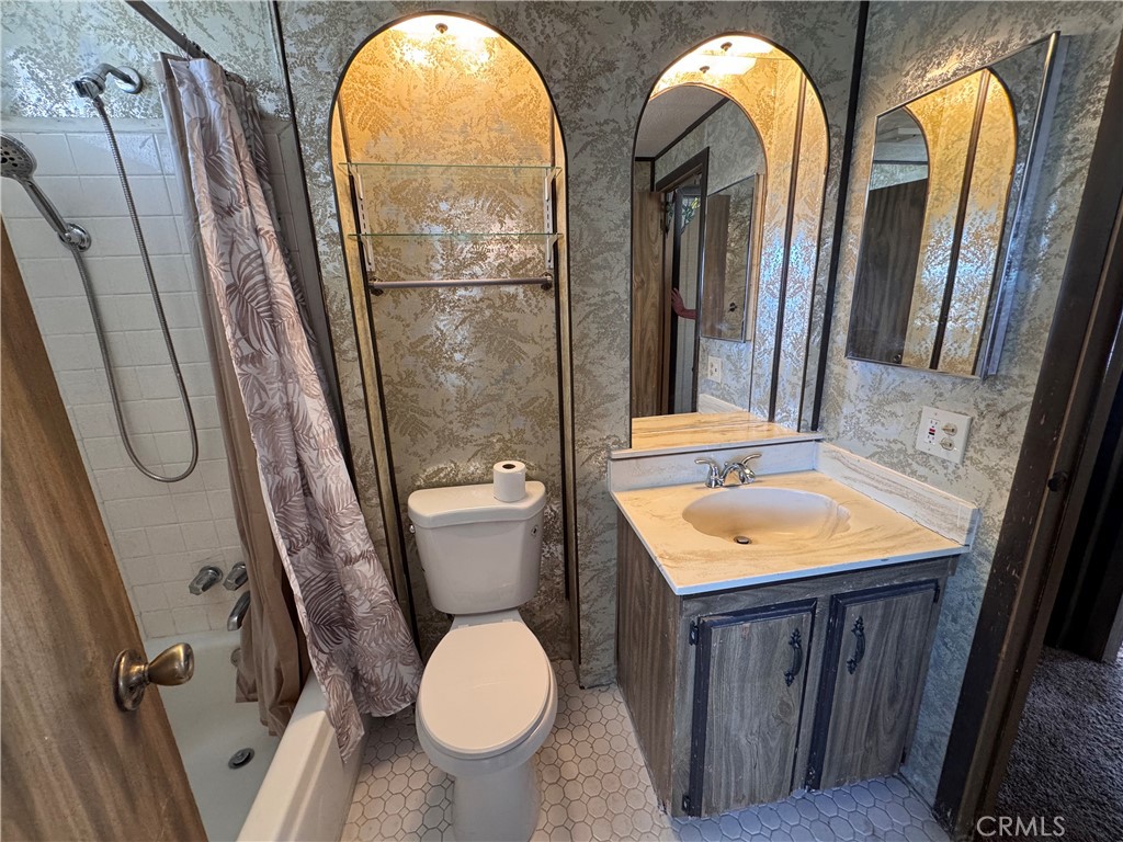 25544 Jasper Road Barstow, CA 92311 - Photo 27 of 61 Hall bathroom