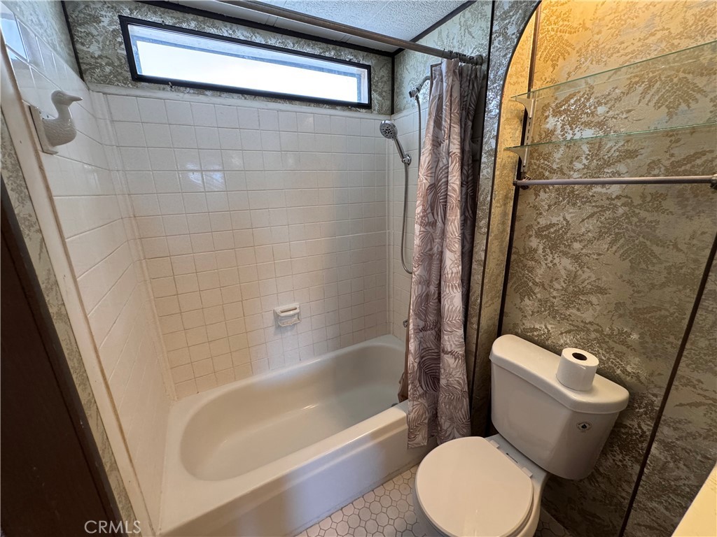 25544 Jasper Road Barstow, CA 92311 - Photo 28 of 61 Hall bathroom