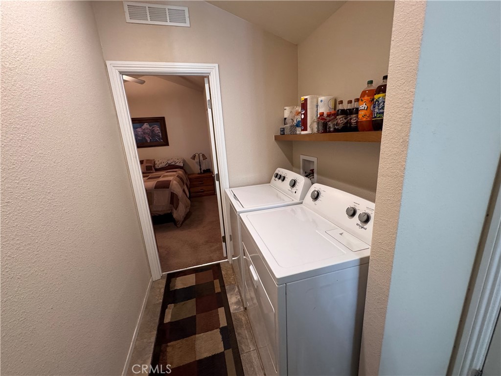 25544 Jasper Road Barstow, CA 92311 - Photo 43 of 61 Laundry area