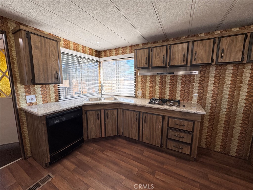 25544 Jasper Road Barstow, CA 92311 - Photo 8 of 61 Kitchen