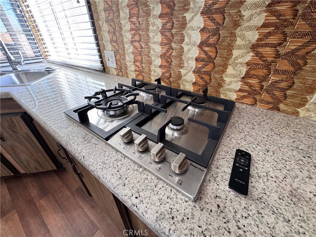 25544 Jasper Road Barstow, CA 92311 - Photo 9 of 61 New rang with remote to Hood