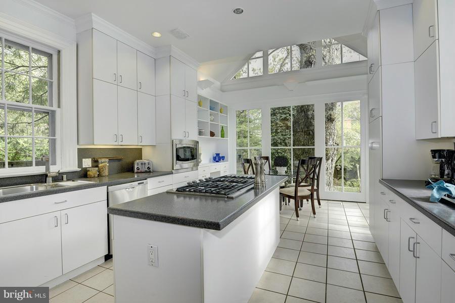 3235 R Street Northwest Washington, DC 20007 - Photo 6 of 15 Kitchen