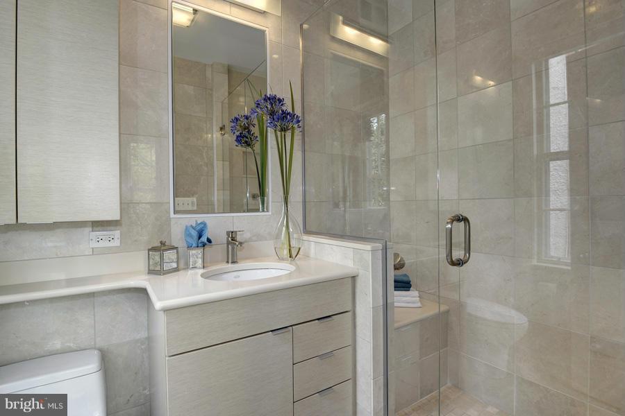 3235 R Street Northwest Washington, DC 20007 - Photo 9 of 15 Bath (Master)