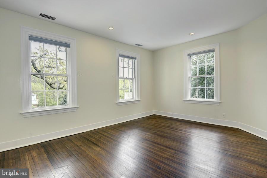 3235 R Street Northwest Washington, DC 20007 - Photo 10 of 15 Bedroom