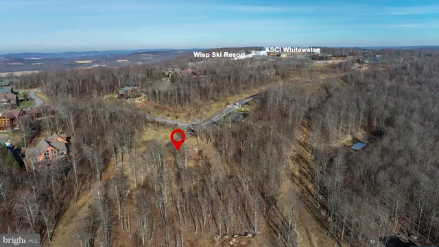 a view of a houses with a yard