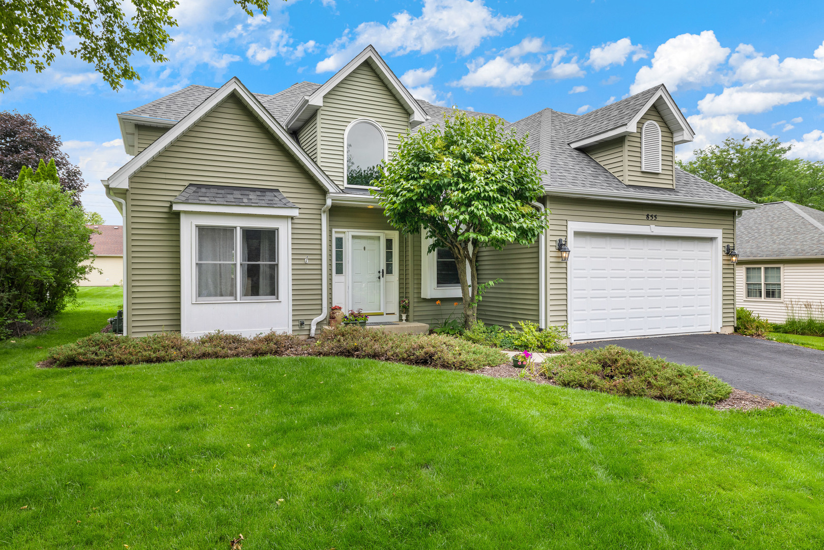 855 Ayers Street Bolingbrook, IL 60440 - Photo 2 of 41