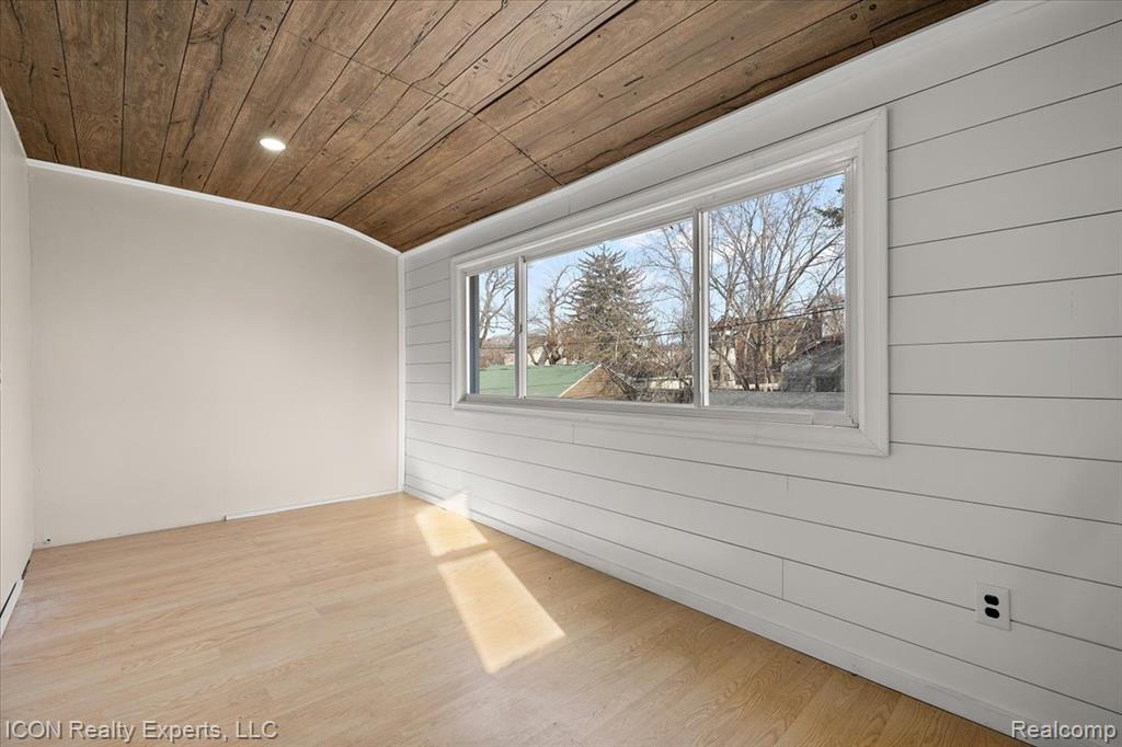 16 Utica Road Pontiac, MI 48341 - Photo 31 of 38 Gallery Image 31