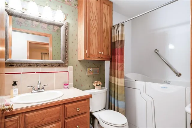 $270,000 | 200 North Cedar Street, Garnett, KS 66032