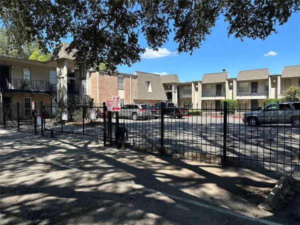 $1,295 | 5550 North Braeswood Boulevard, Unit 24, Houston, TX 77096