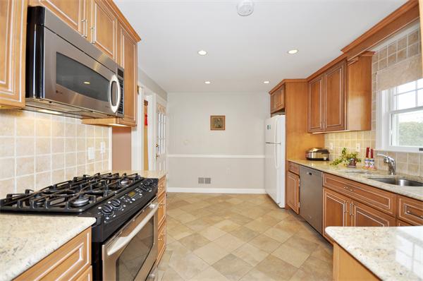 65 Colonial Drive Arlington, MA 02474 - Photo 11 of 28