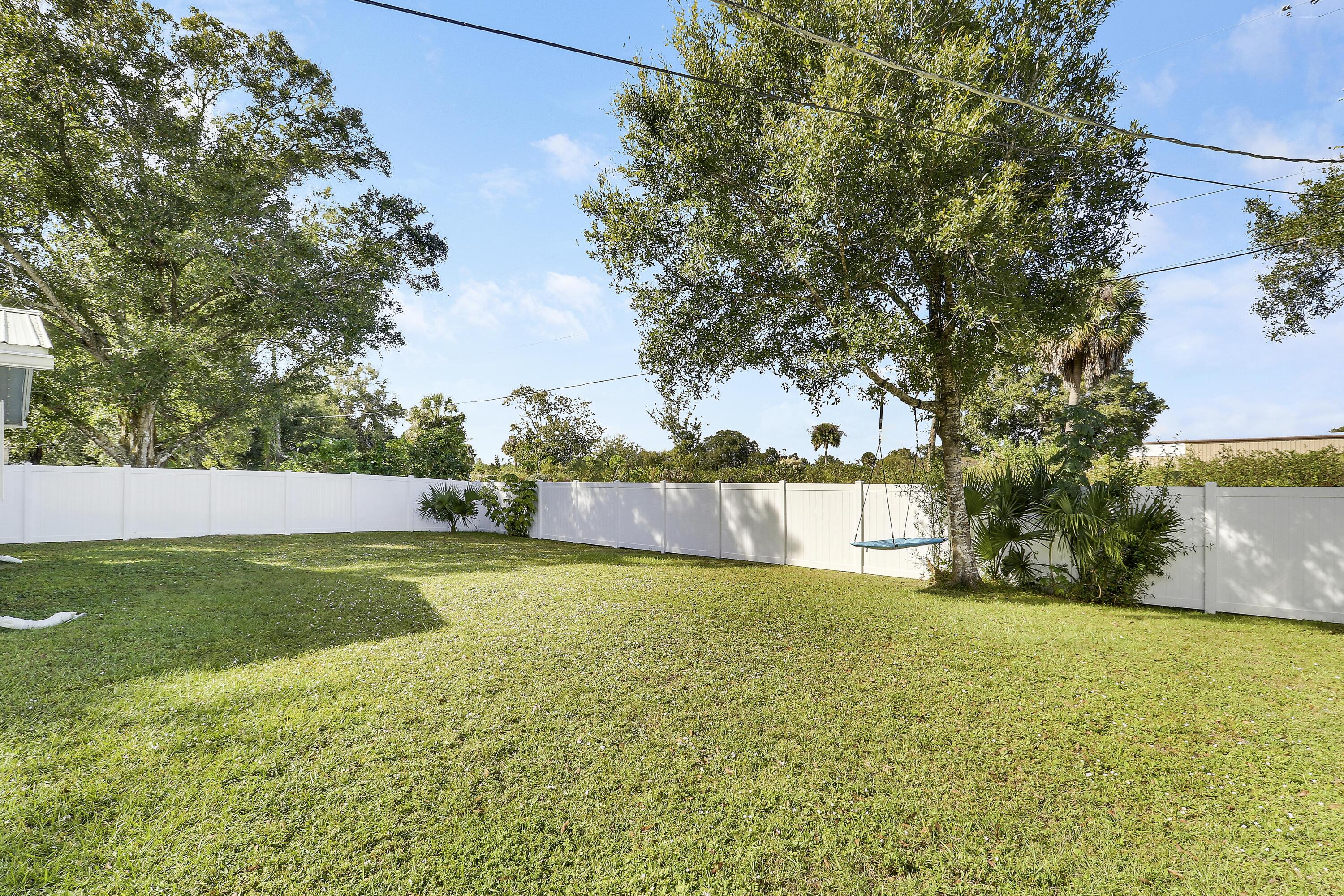 1002 Northwest 7th Street Okeechobee, FL 34972 - Photo 21 of 29 House1-19