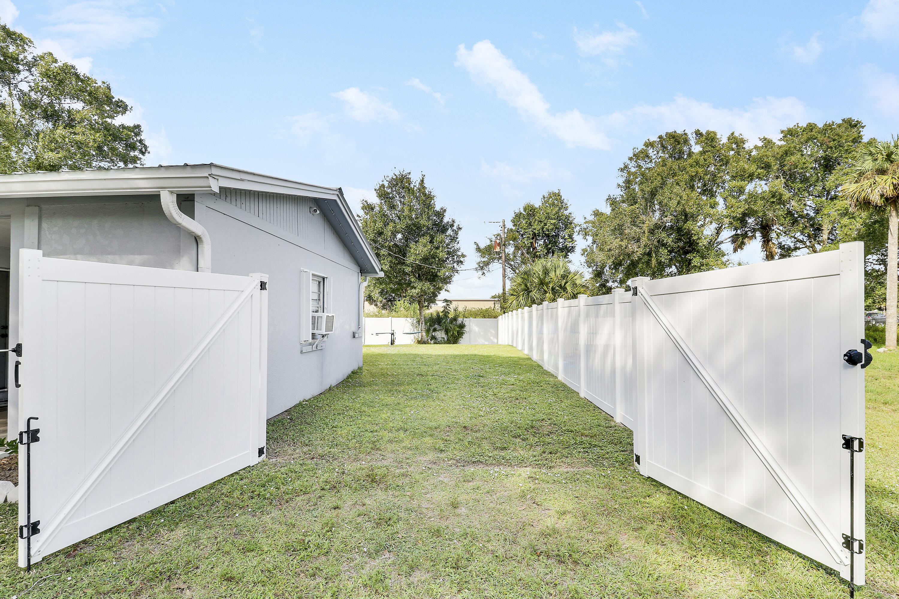 1002 Northwest 7th Street Okeechobee, FL 34972 - Photo 24 of 29 House1-24