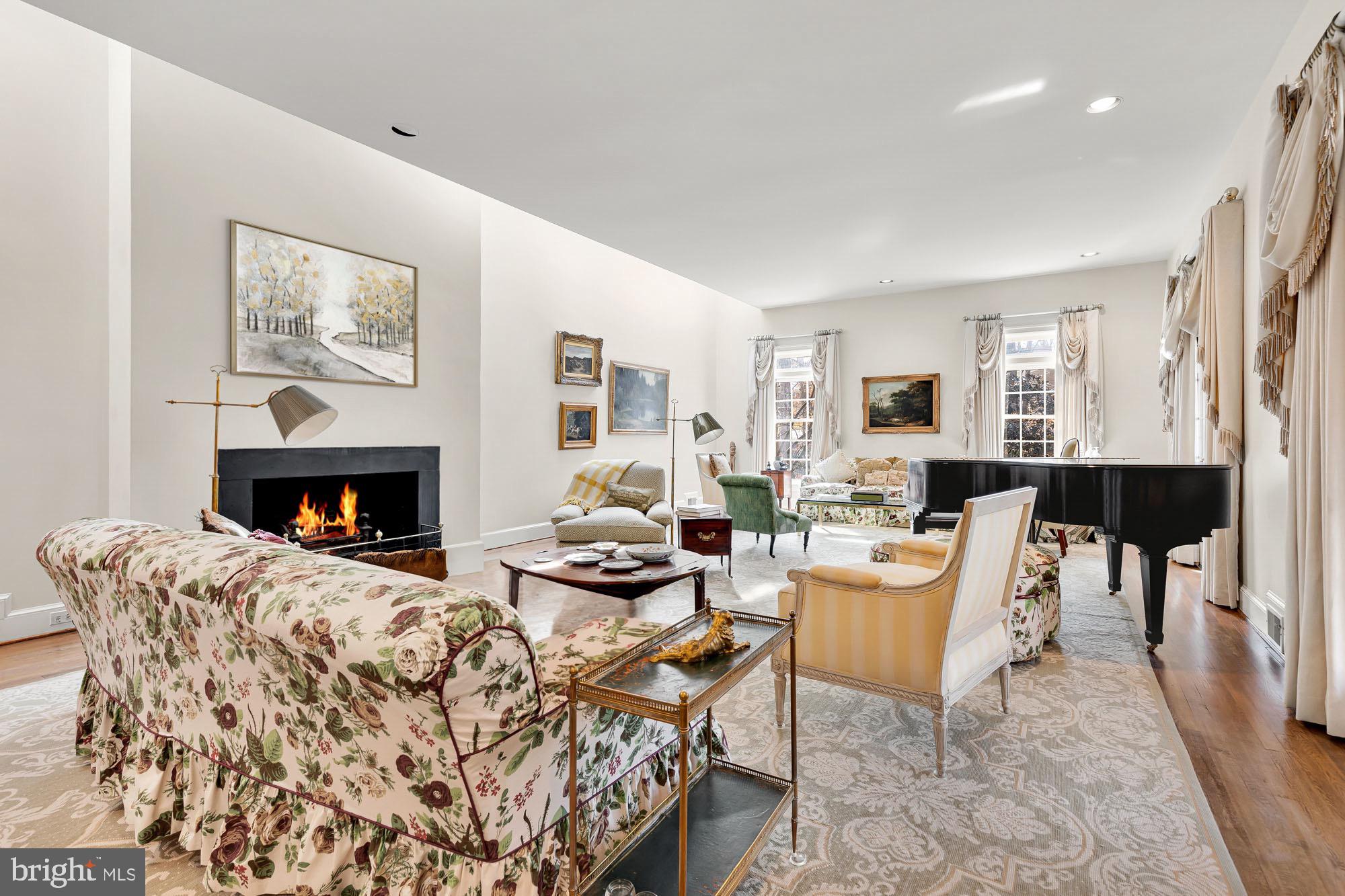 10004 Iron Gate Road Potomac, MD 20854 - Photo 11 of 45 Living Room