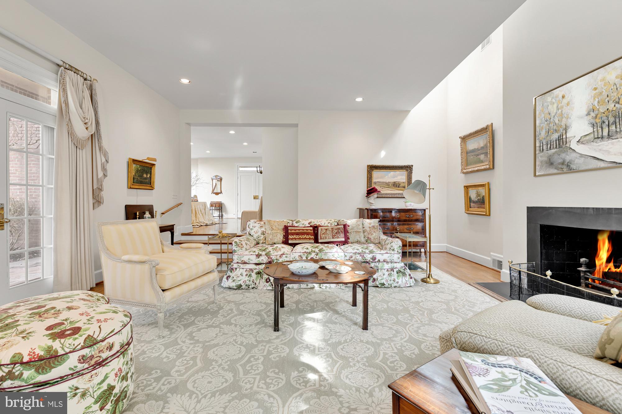10004 Iron Gate Road Potomac, MD 20854 - Photo 13 of 45 Living Room