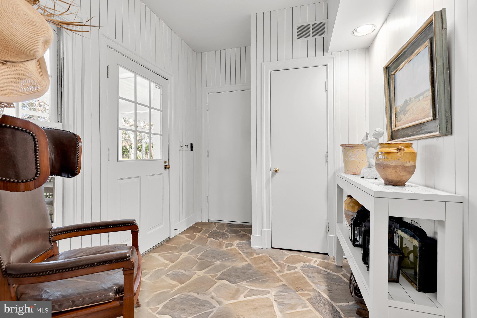 10004 Iron Gate Road Potomac, MD 20854 - Photo 16 of 45 Mud Room