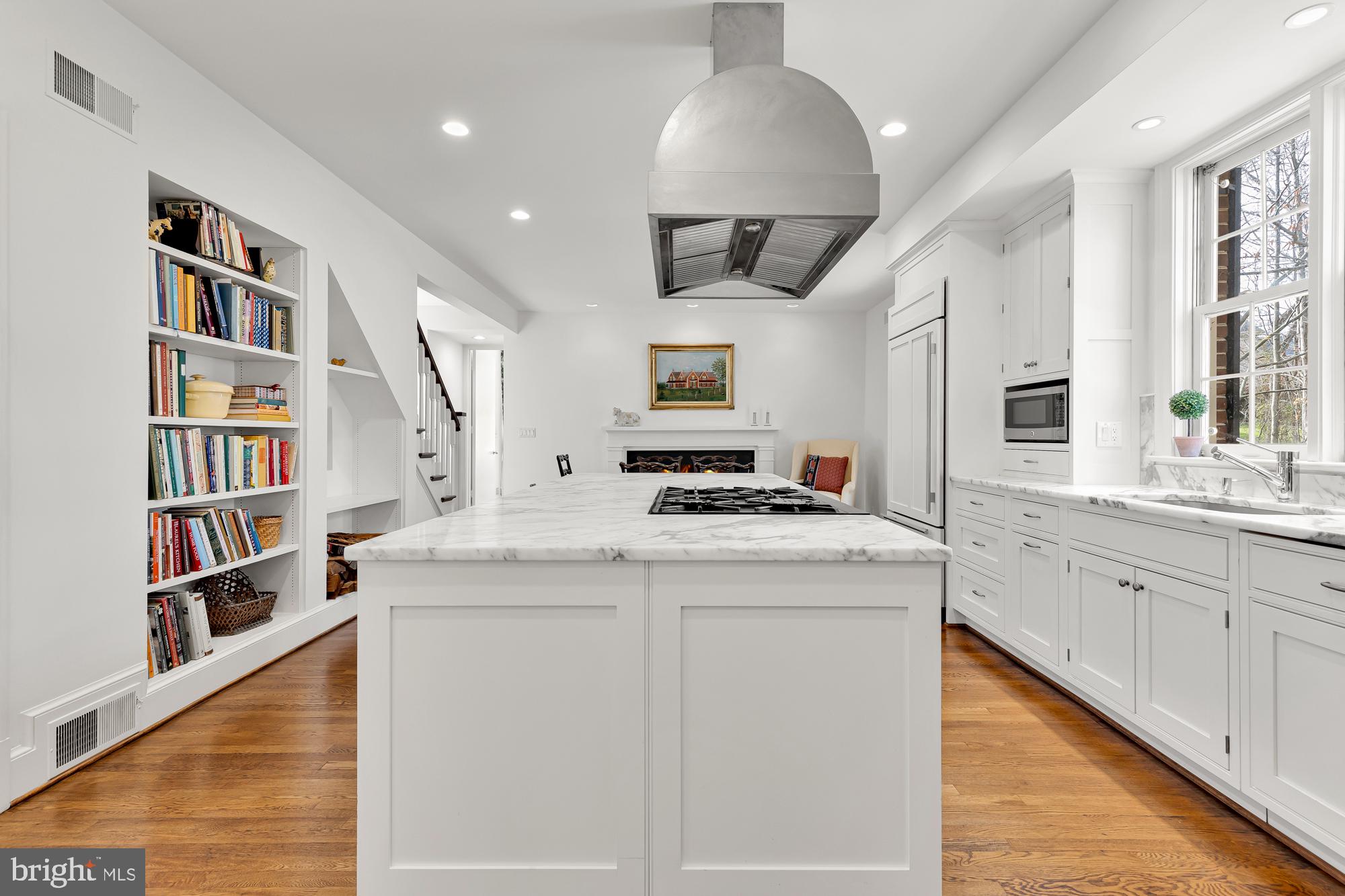 10004 Iron Gate Road Potomac, MD 20854 - Photo 18 of 45 Chef's Kitchen