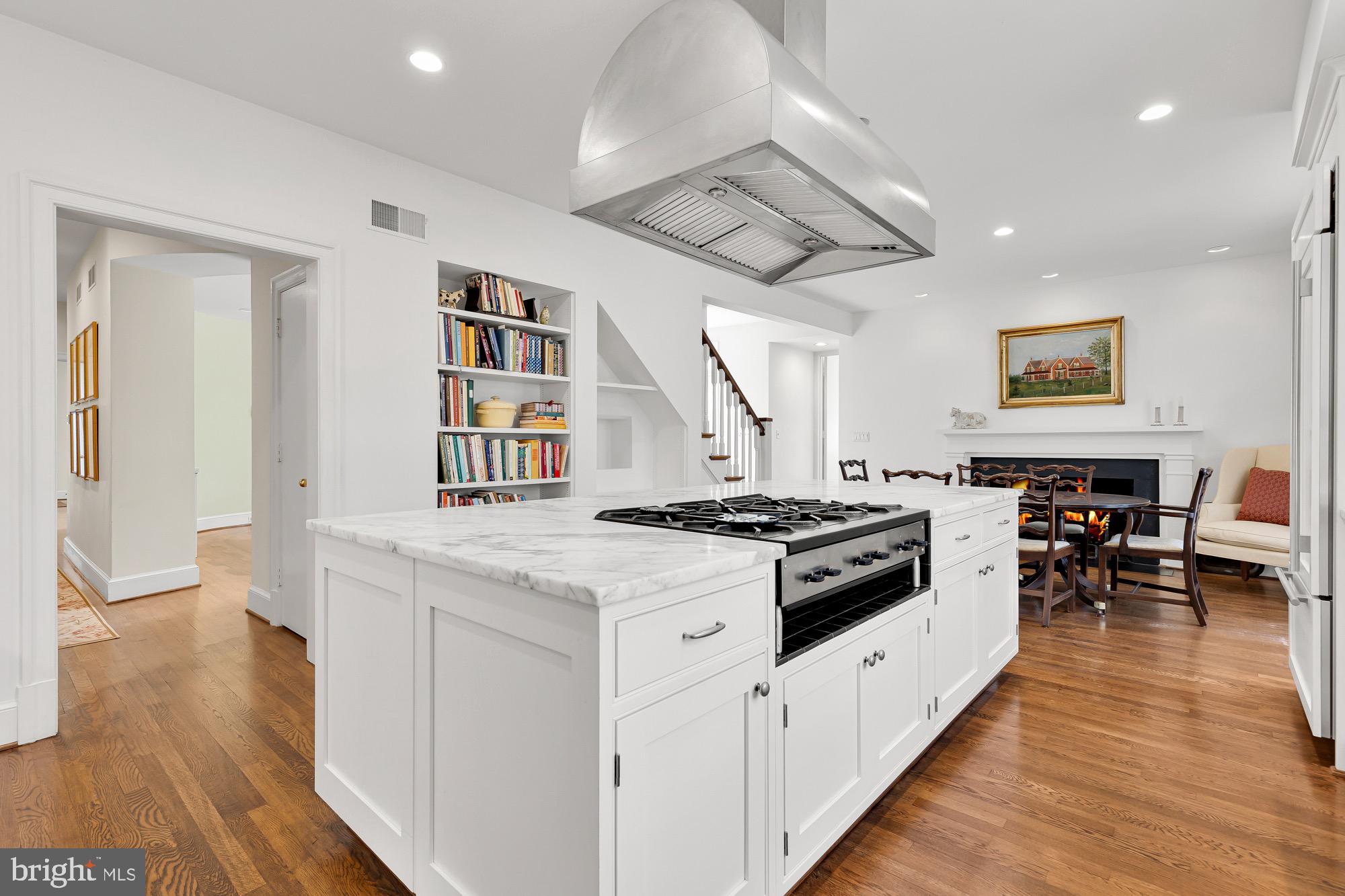 10004 Iron Gate Road Potomac, MD 20854 - Photo 19 of 45 Chef's Kitchen