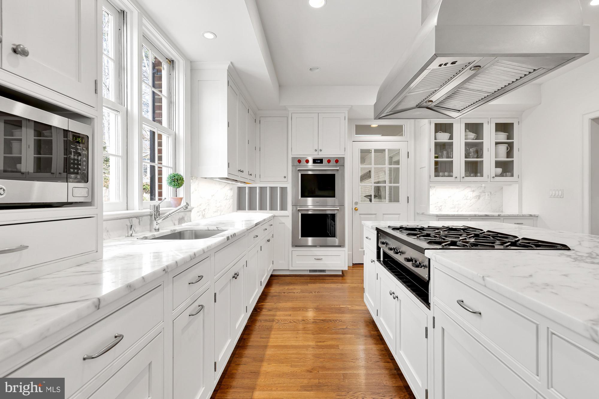 10004 Iron Gate Road Potomac, MD 20854 - Photo 20 of 45 Chef's Kitchen