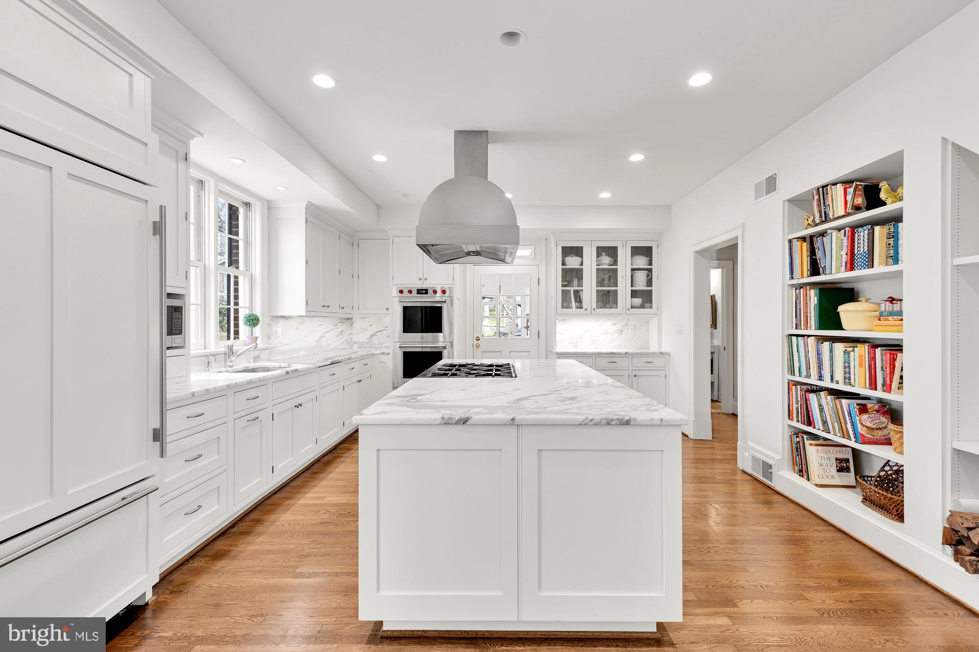 10004 Iron Gate Road Potomac, MD 20854 - Photo 21 of 45 Chef's Kitchen