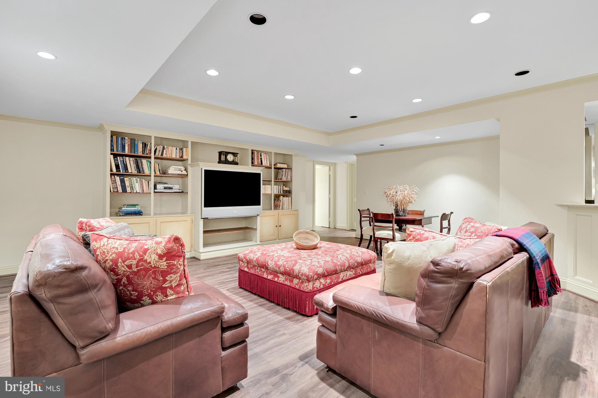 10004 Iron Gate Road Potomac, MD 20854 - Photo 40 of 45