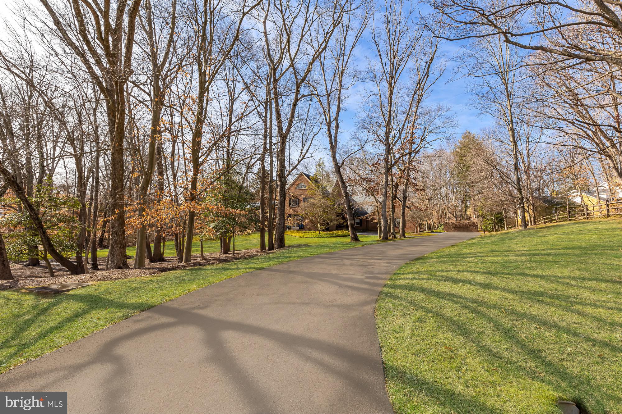 10004 Iron Gate Road Potomac, MD 20854 - Photo 5 of 45 Long, private drive