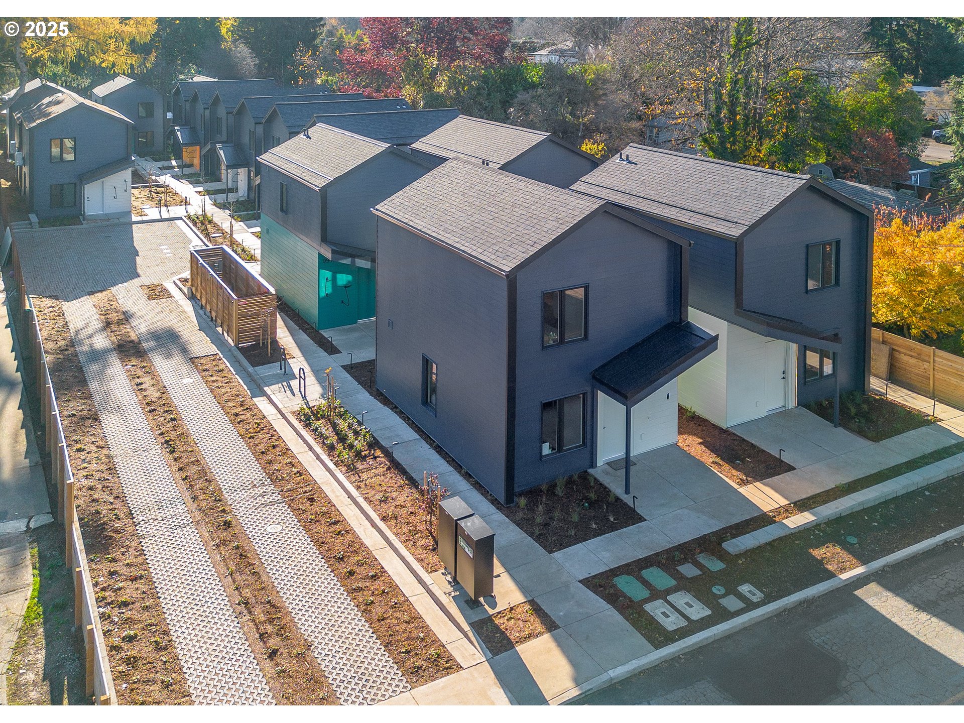 3732 Southeast Harvey Street, Unit 2 Milwaukie, OR 97222 - Photo 29 of 32 a aerial view of a house with a balcony