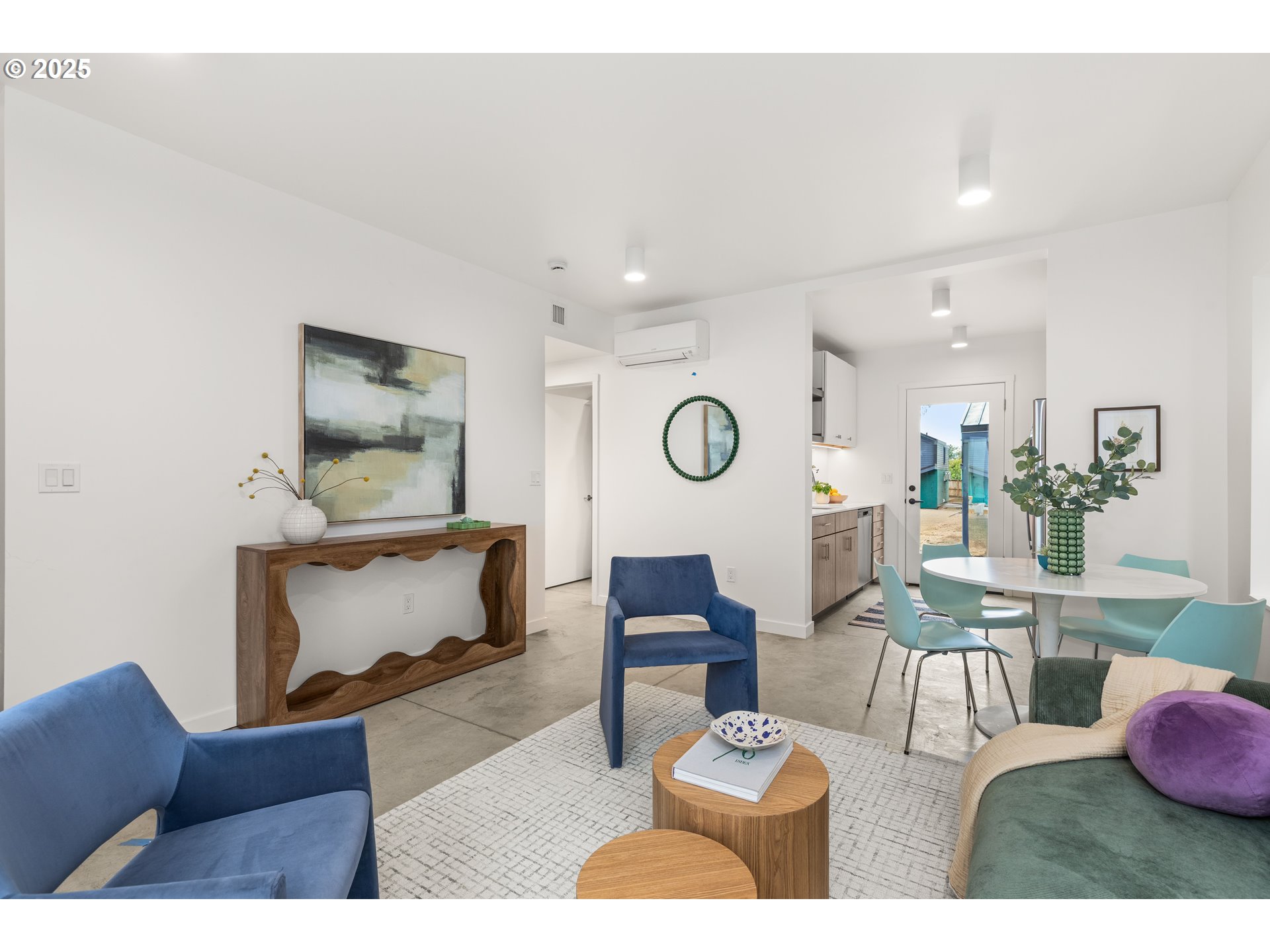 3732 Southeast Harvey Street, Unit 2 Milwaukie, OR 97222 - Photo 4 of 32 a living room with furniture and a table