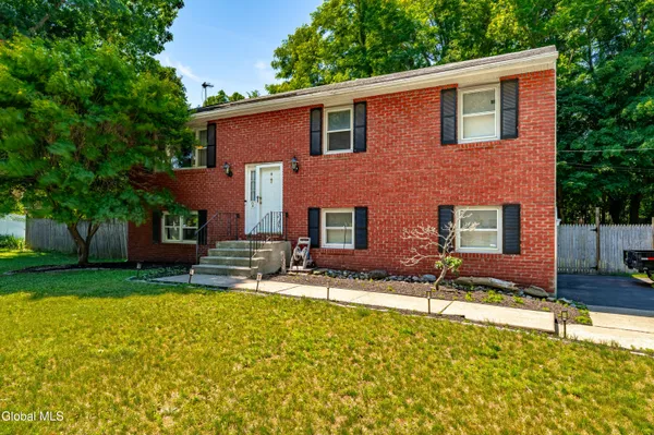 $419,900 | 2 Melissa Court, Colonie, NY 12205