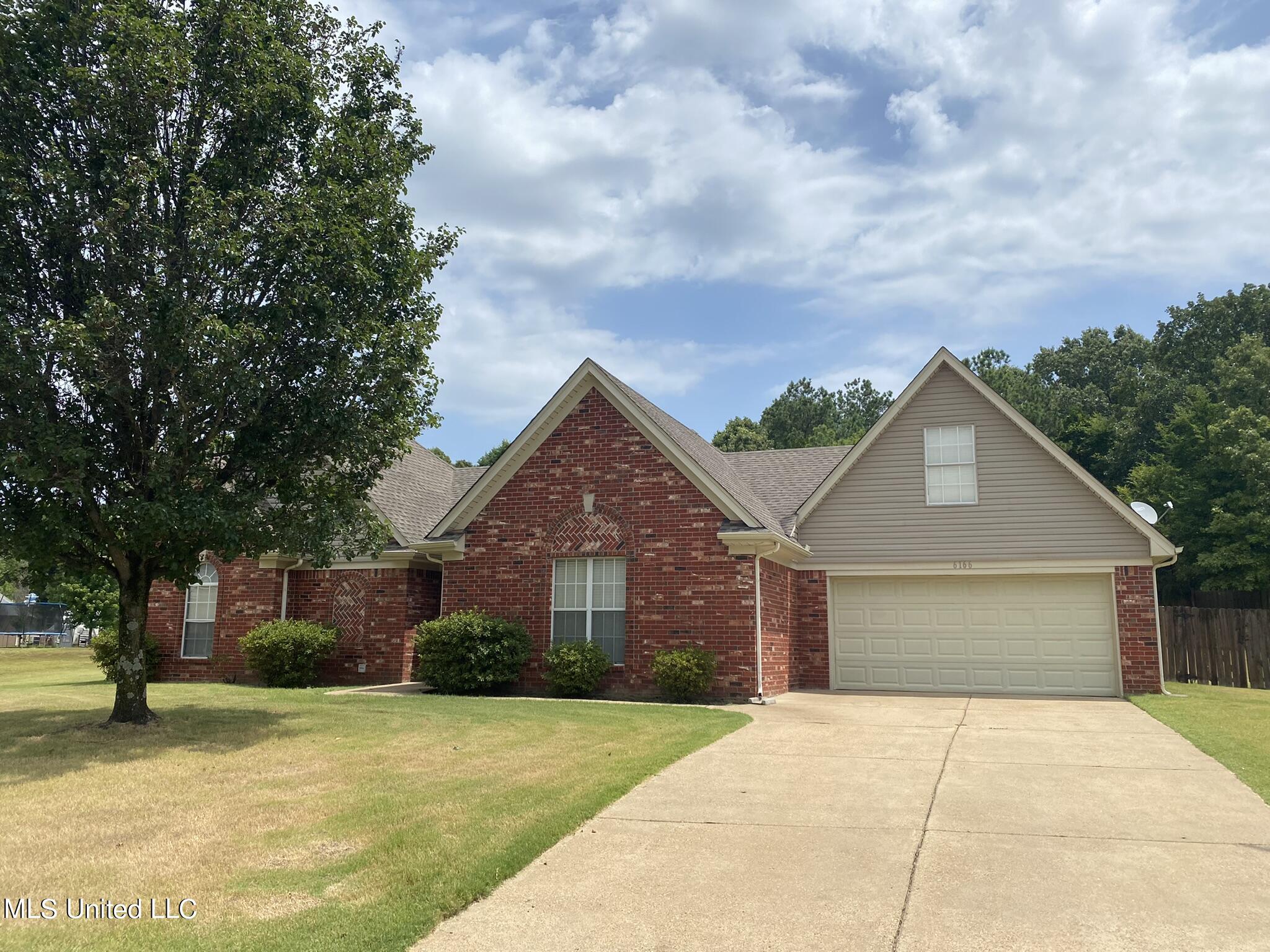 6166 Sandbourne East Olive Branch, MS 38654 - Photo 1 of 26 IMG_5288