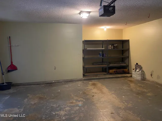 $2,025 | 6166 Sandbourne East, Olive Branch, MS 38654