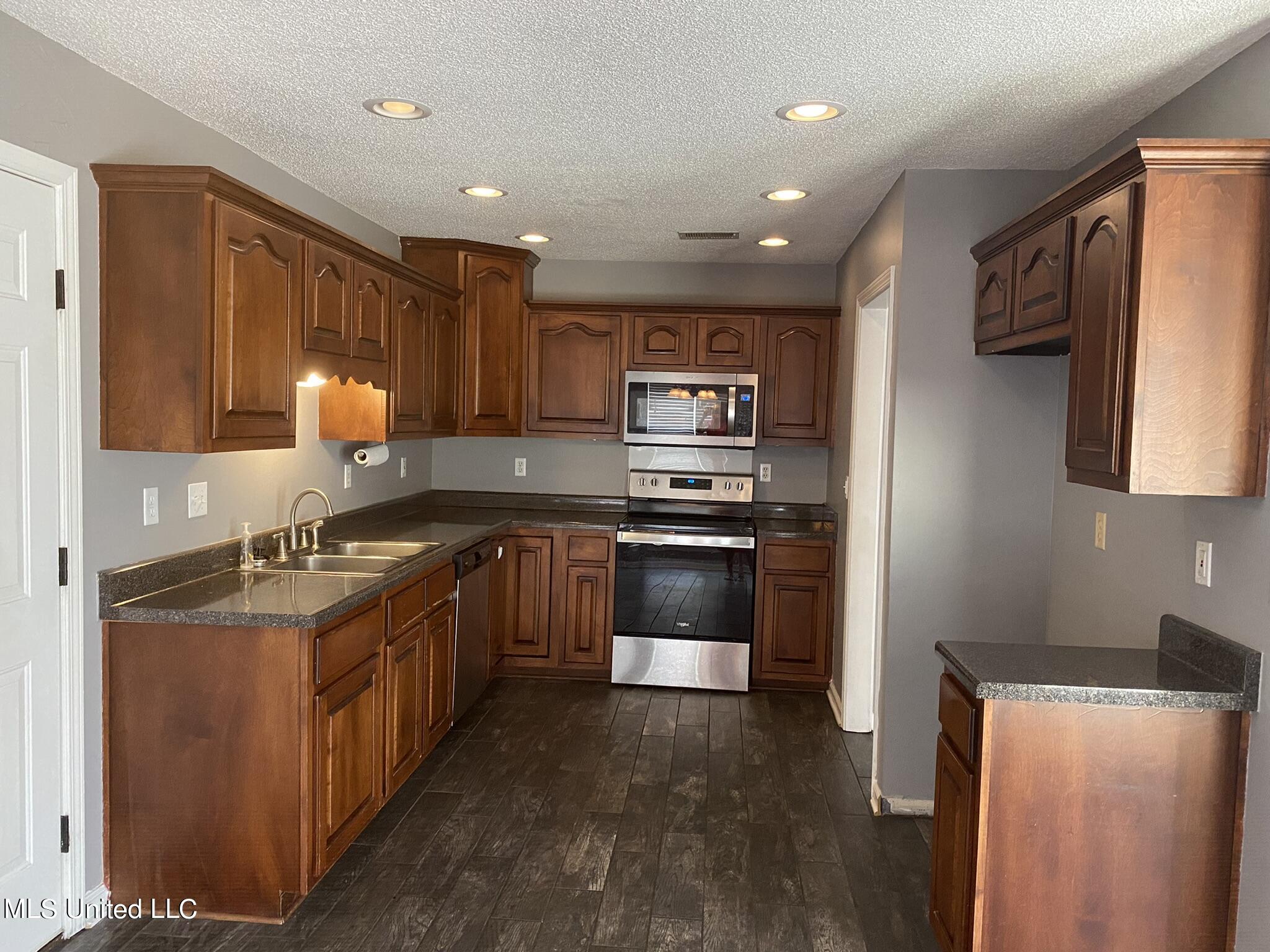 6166 Sandbourne East Olive Branch, MS 38654 - Photo 5 of 26 IMG_5292