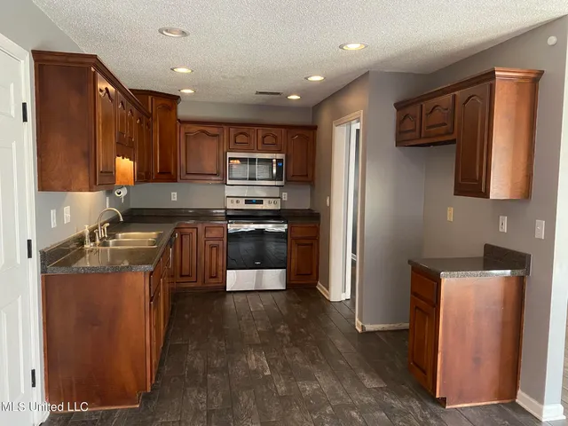 $2,025 | 6166 Sandbourne East, Olive Branch, MS 38654