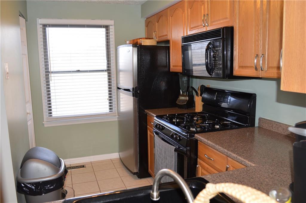2303 Old Greentree Road Carnegie, PA 15106 - Photo 4 of 11 Gallery Image 4