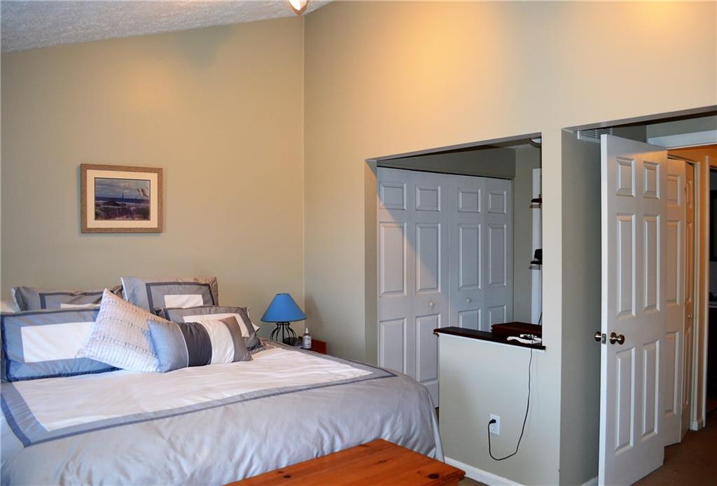 2303 Old Greentree Road Carnegie, PA 15106 - Photo 6 of 11 Gallery Image 6