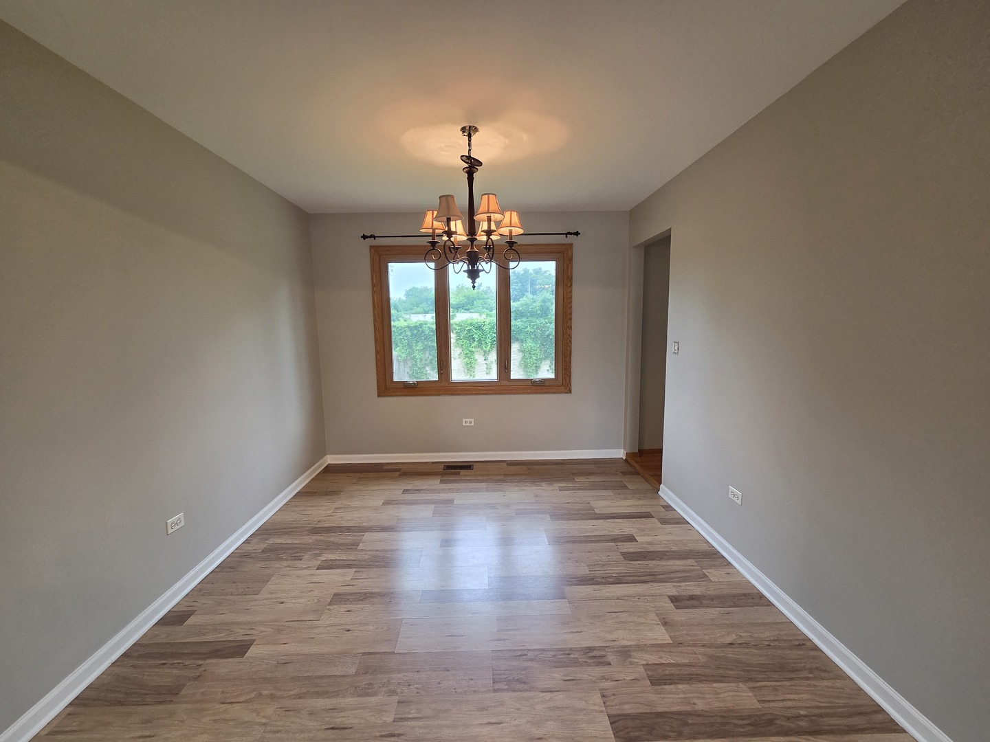 8112 Rutherford Drive Woodridge, IL 60517 - Photo 5 of 30