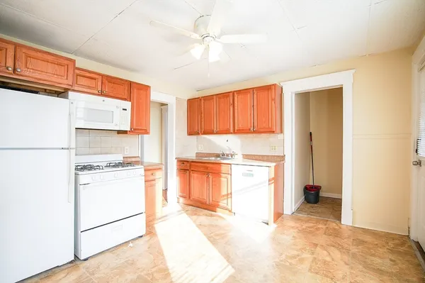 $2,195 | 15 Casimir Street, Unit 3, Westfield, MA 01085