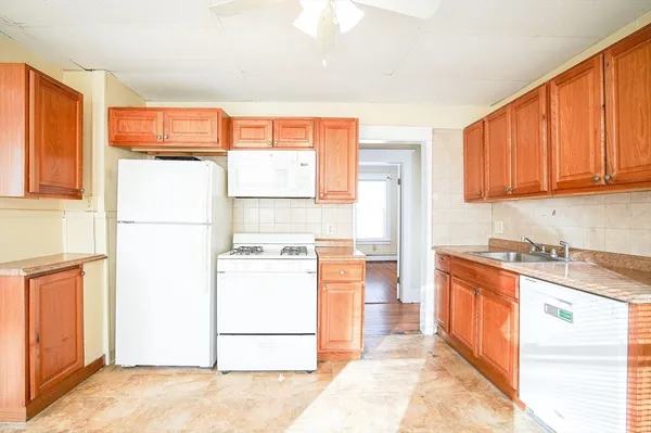 $2,195 | 15 Casimir Street, Unit 3, Westfield, MA 01085