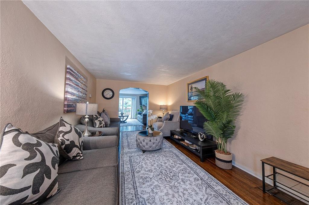 632 Highview Road Pittsburgh, PA 15234 - Photo 4 of 37