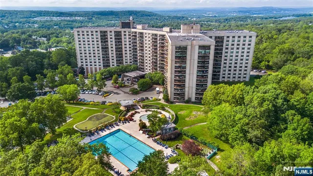 $775,000 | 2 Claridge Drive, Unit 9NE, Verona, NJ 07044