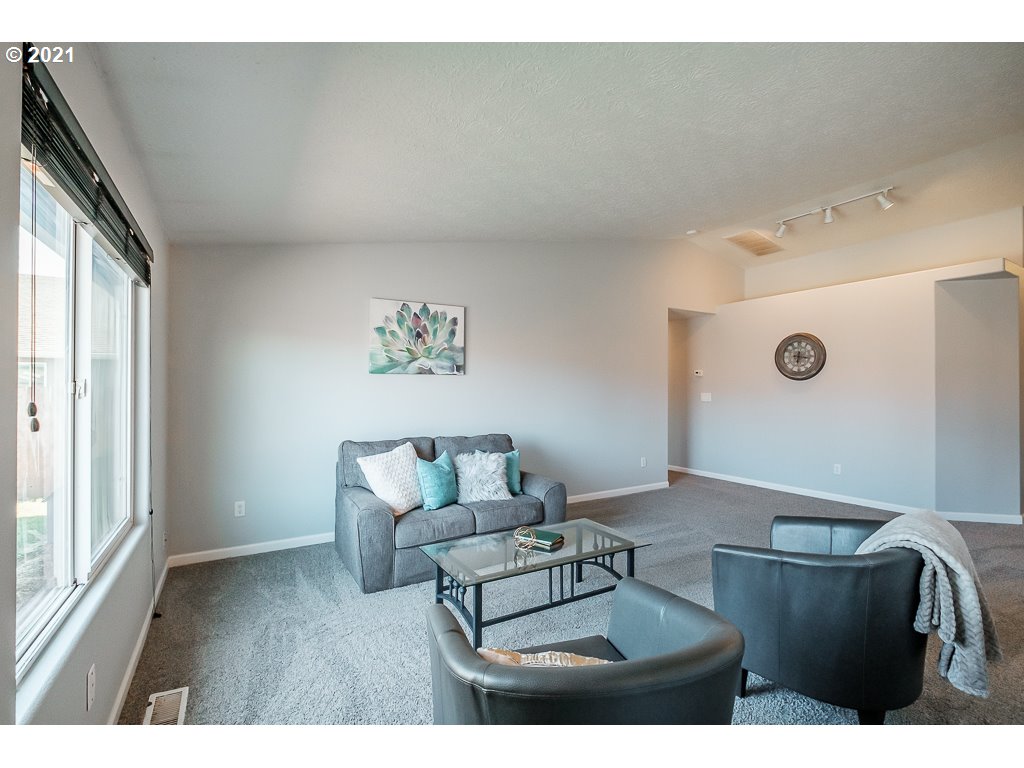 741 Salamander Road Southeast Jefferson, OR 97352 - Photo 5 of 32 Gallery Image 5