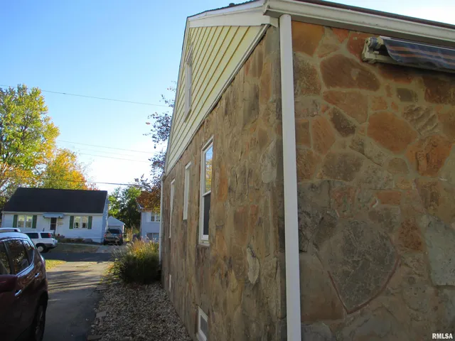 $120,000 | 2211 West Clarke Avenue, West Peoria, IL 61604