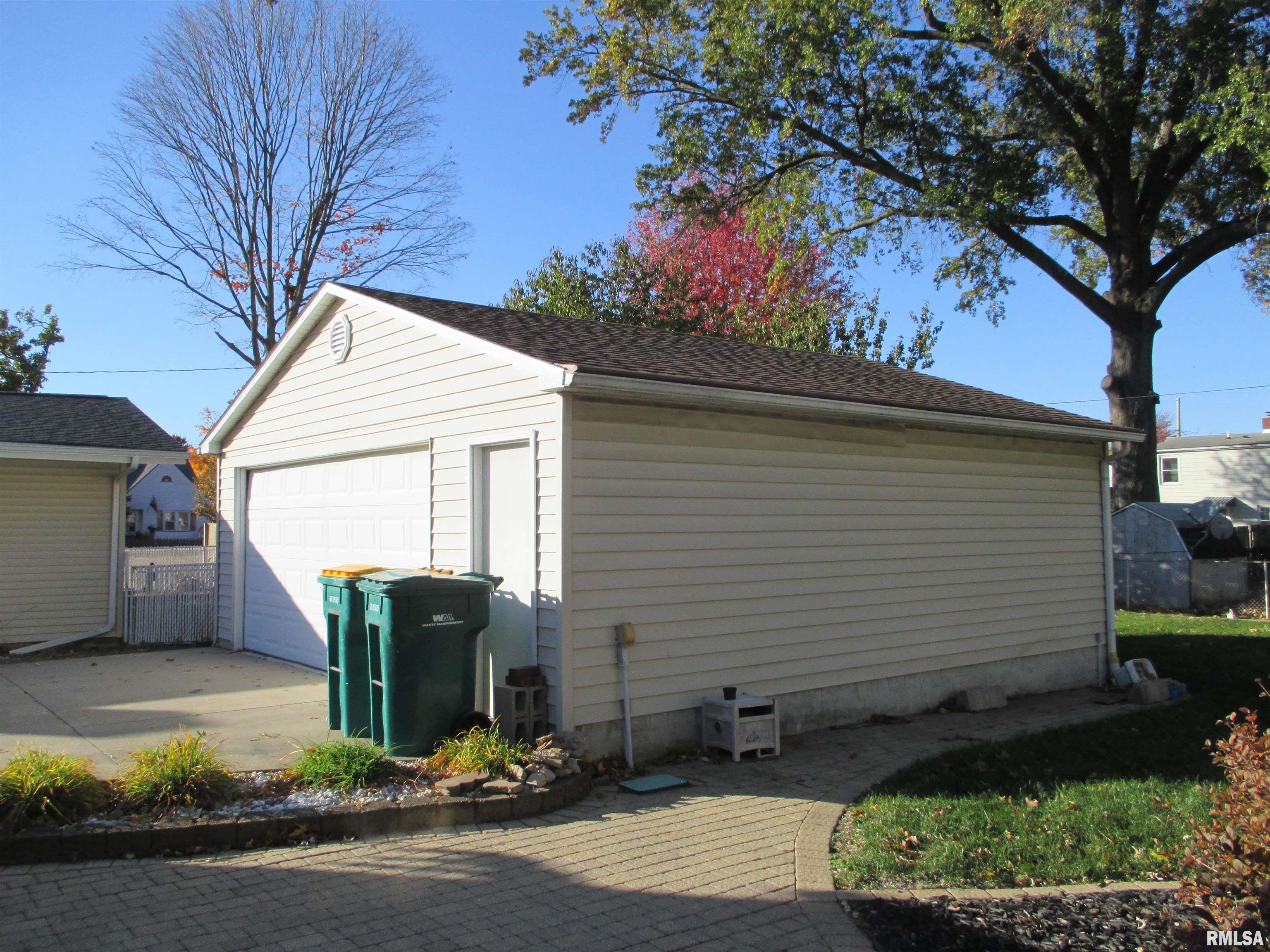 2211 West Clarke Avenue West Peoria, IL 61604 - Photo 13 of 53