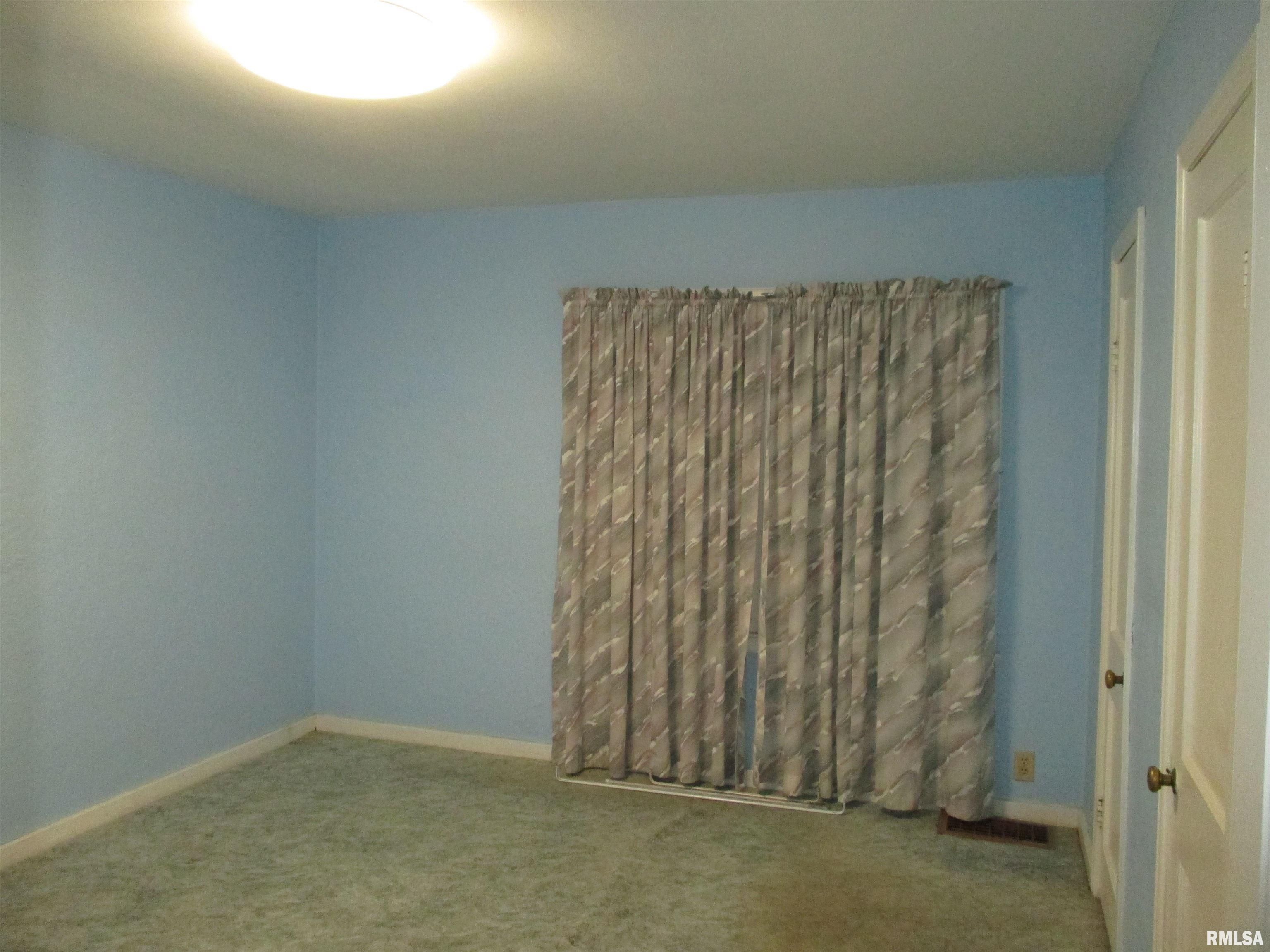 2211 West Clarke Avenue West Peoria, IL 61604 - Photo 20 of 53