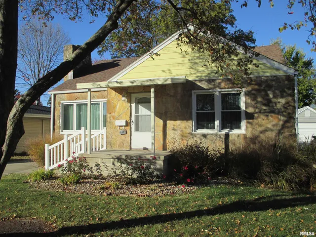 $120,000 | 2211 West Clarke Avenue, West Peoria, IL 61604